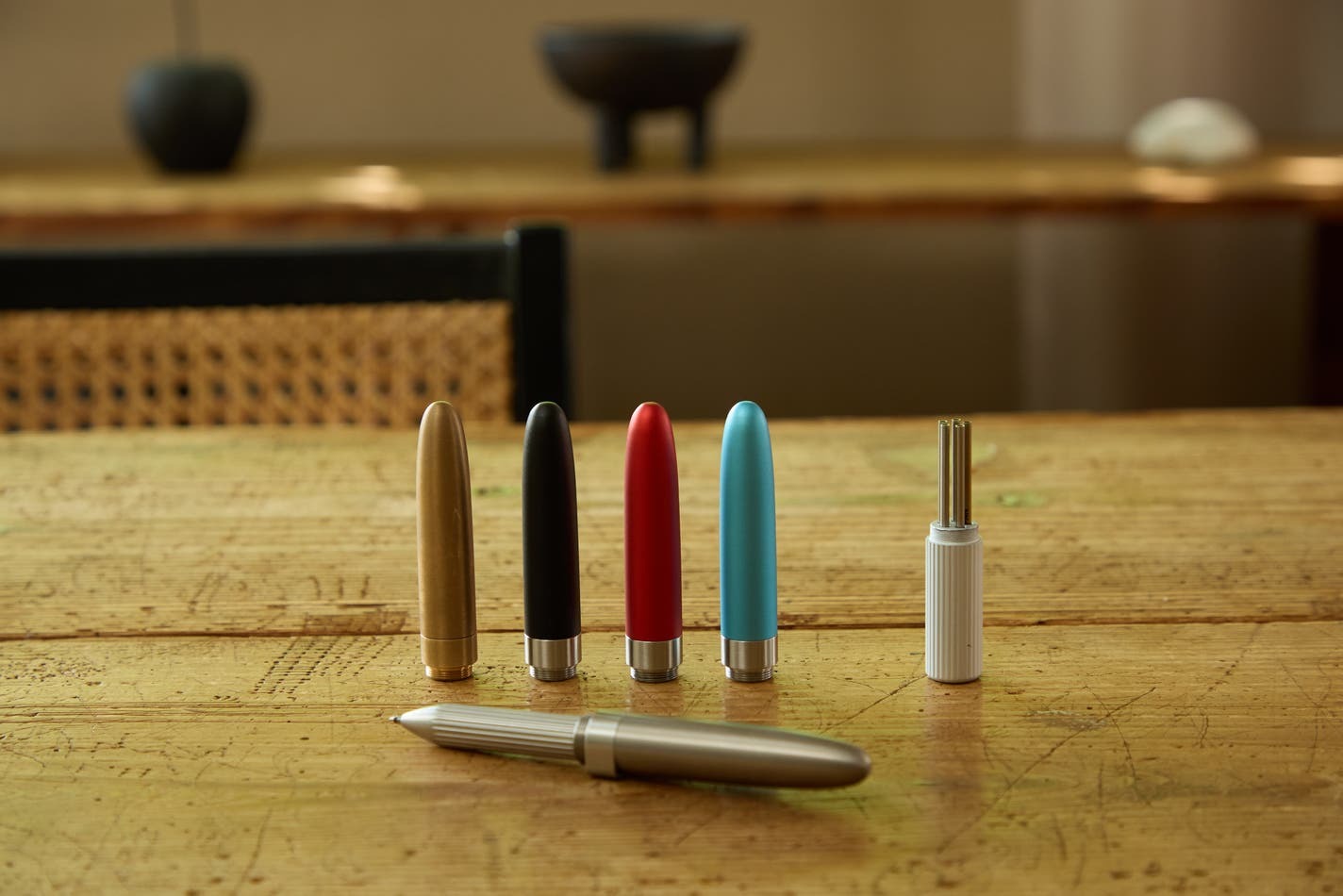REFILL PEN JACKET Extra Short 金属系モデルの使用イメージ