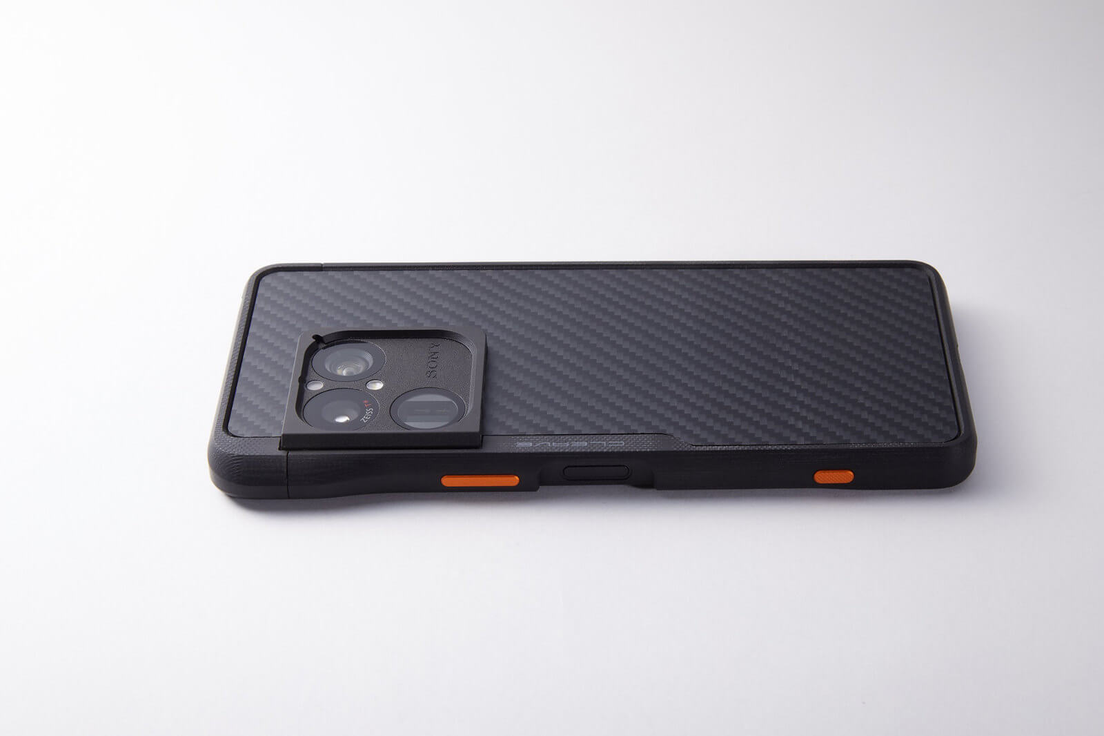 Xperia 1 VIIIに装着したCLEAVE G10 Bumper CHRONOの側面
