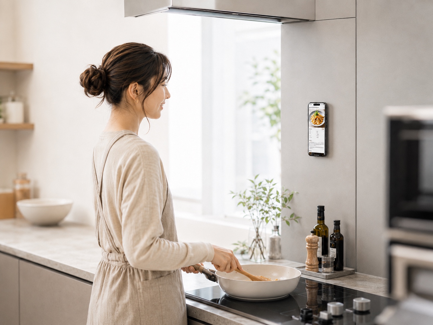 料理中にスマホを作業台に置かず、レシピを見やすい位置に固定できるMAGPUT使用シーン