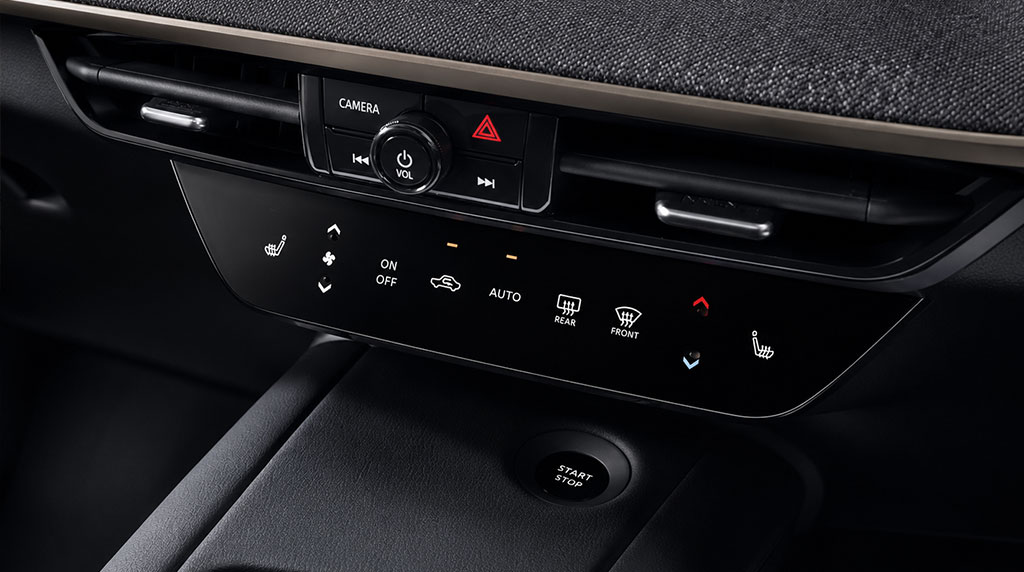 新型キックス P16型のデジタルタイプ エアコンスイッチパネル用 保護フィルム