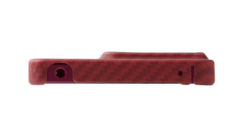 VELVET REDの3.5mmイヤホンジャック開口