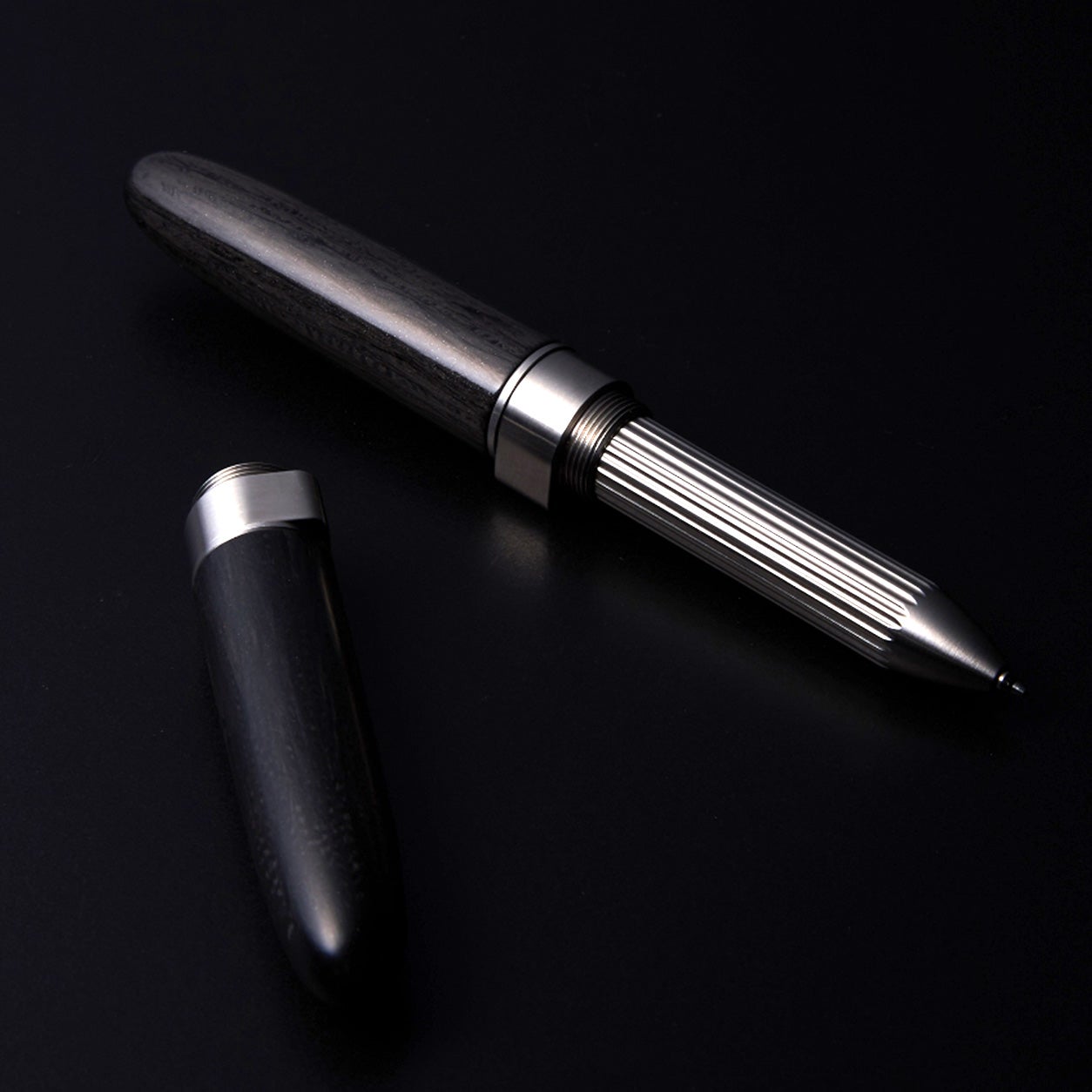 REFILL PEN JACKET Extra Short｜iF賞受賞 コンパクト金属ペン | Deff